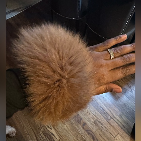 Genuine Fox fur cuffs! Can be worn many ways! Authentic! Great condition! - Picture 6 of 6